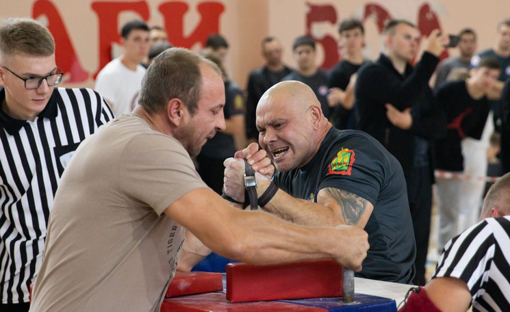 В Иссе провели Первенство и Чемпионат Пензенской области по армрестлингу 2024